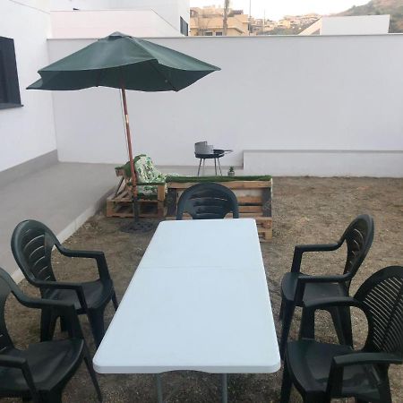 Bajo Con Jardin En Primera Linea De Playa 马拉加 外观 照片