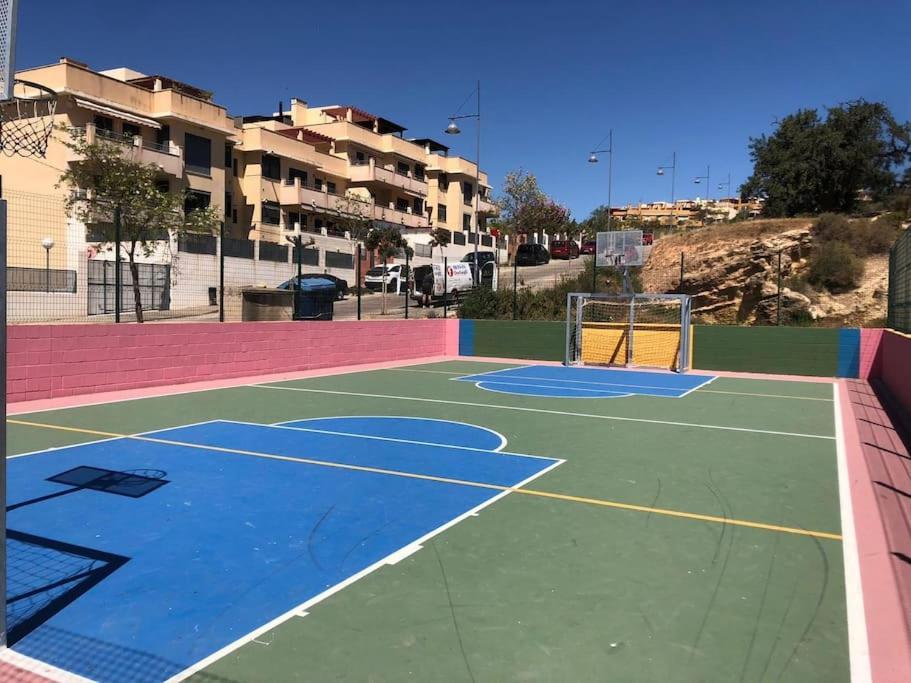 Bajo Con Jardin En Primera Linea De Playa 马拉加 外观 照片