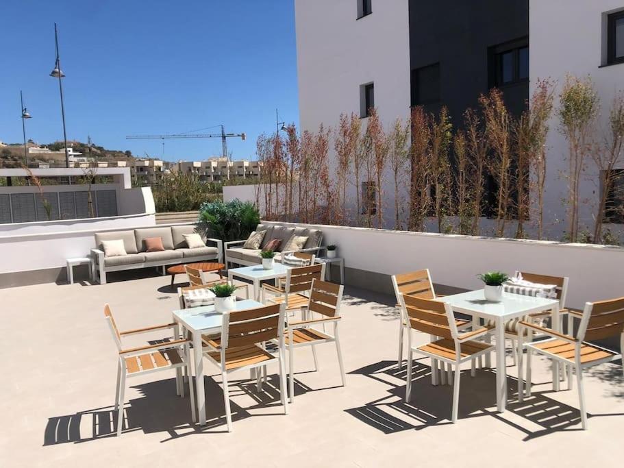 Bajo Con Jardin En Primera Linea De Playa 马拉加 外观 照片