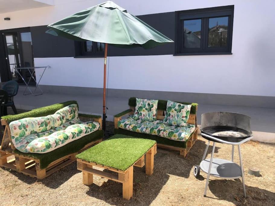 Bajo Con Jardin En Primera Linea De Playa 马拉加 外观 照片