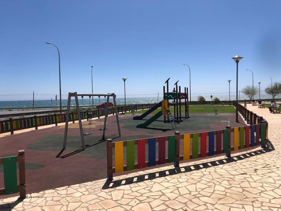 Bajo Con Jardin En Primera Linea De Playa 马拉加 外观 照片
