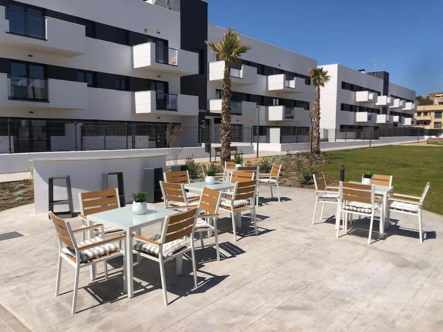 Bajo Con Jardin En Primera Linea De Playa 马拉加 外观 照片